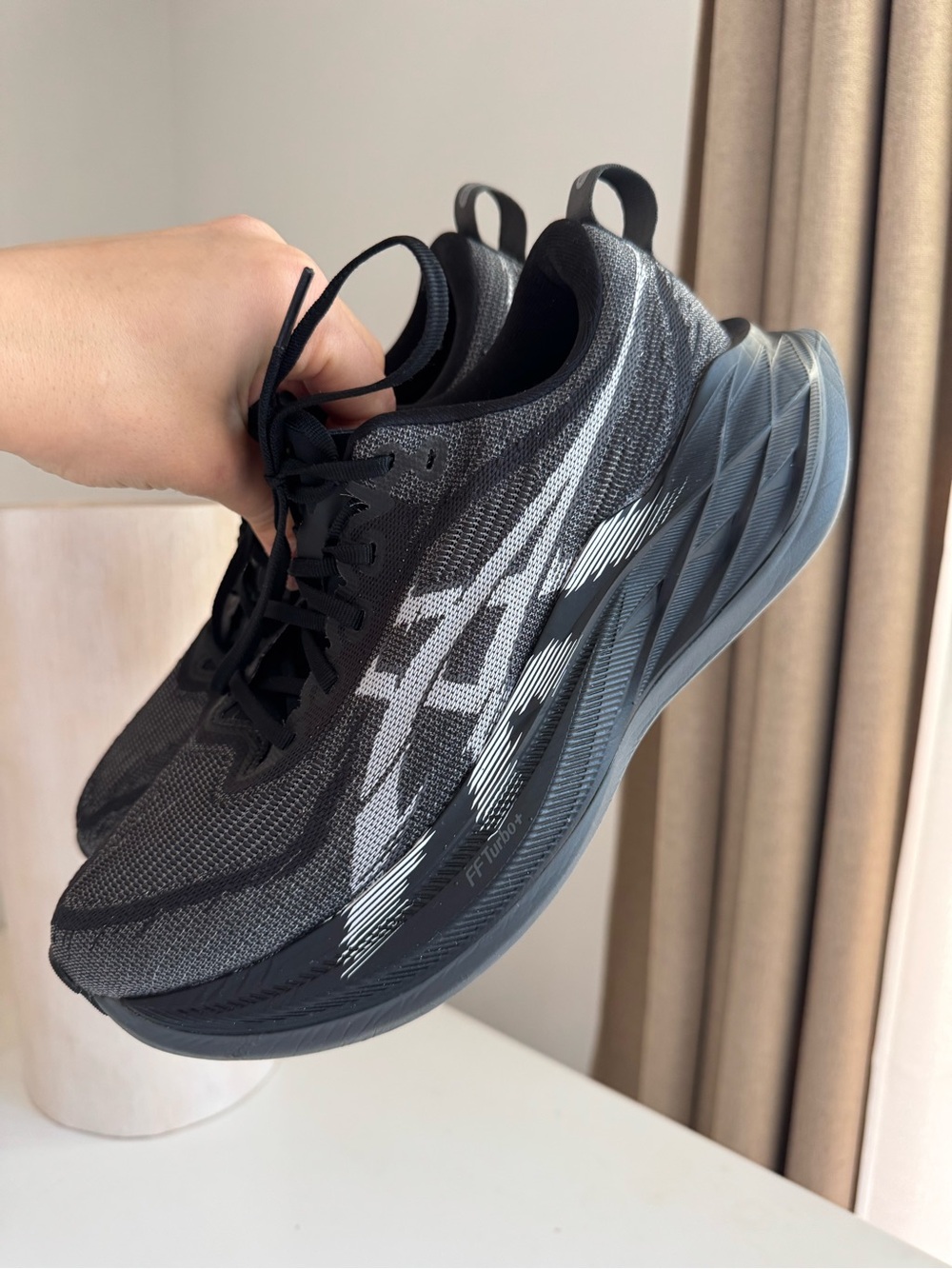 ASICS Black & Gray Running Sneakers – Women’s US 8.5